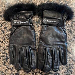 Women’s Harley Davidson black leather riding gloves with fur trim
